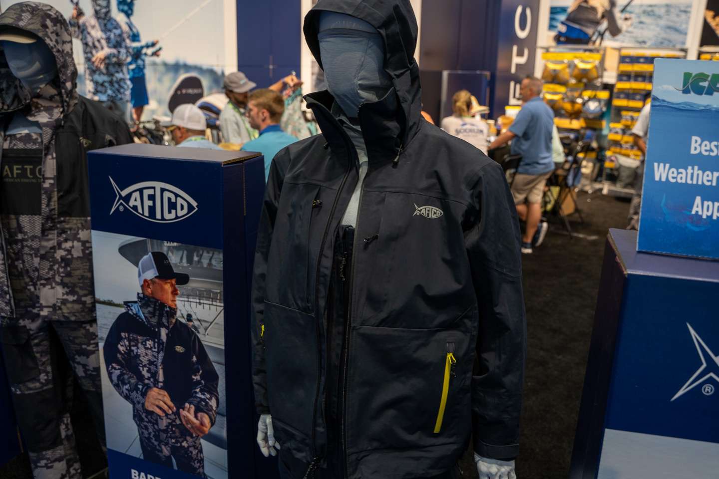 <b>AFTCO Barricade Elite 4-Layer Waterproof System</b><br>
The AFTCO Barricade Elite 4-Layer Waterproof System won the award for Best Cold Weather Technical Apparel. AFTCOâs flagship cold weather gear will keep you warm and dry under the harshest conditions. 