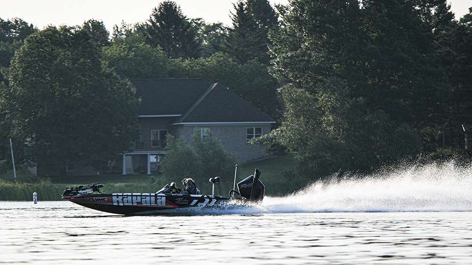 See the Elites run and gun to their starting spots on the first day of the final event of the 2021 Bassmaster Elite season. 