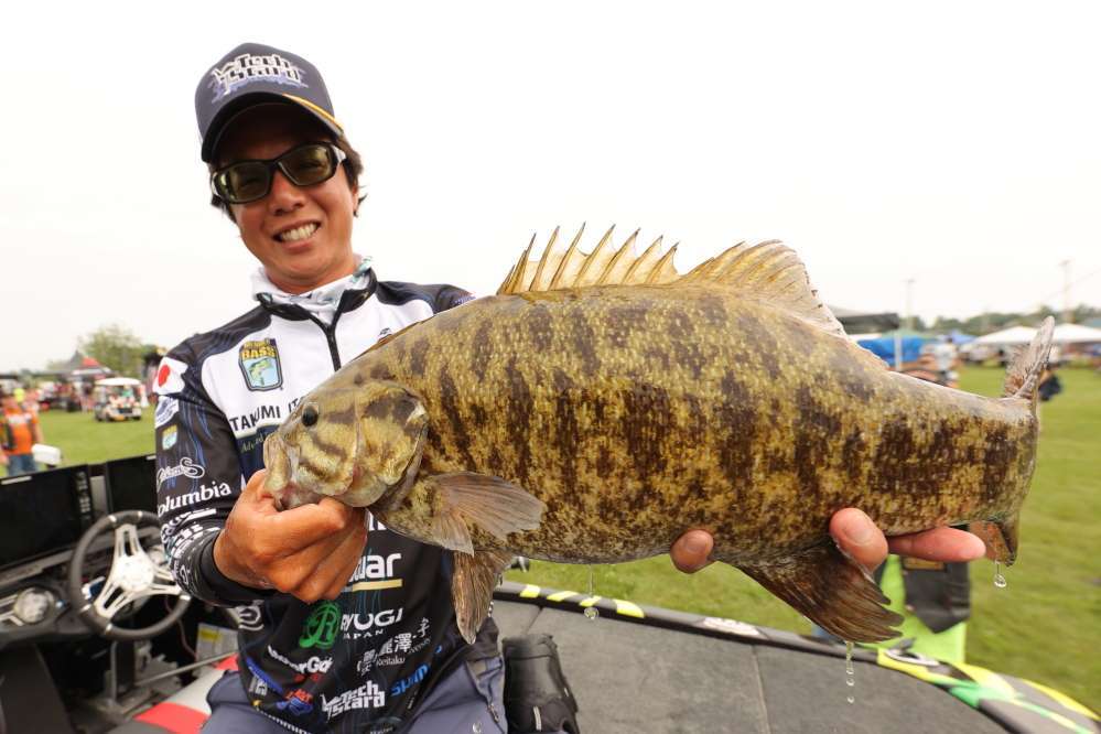 Ito caught smallmouth for the first time in 2020, and he twice competed in northern Championship Sundays. He then won his first blue trophy in 2021 on the St. Lawrence River. 
