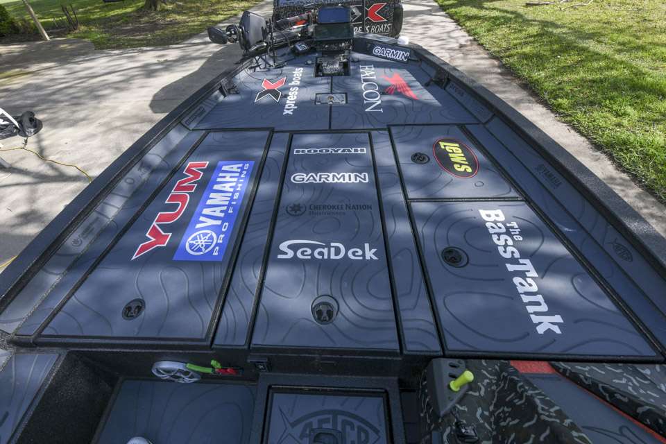 The Xpress X21 Pro has spacious storage throughout. The deck features SeaDek closed-cell PE/EVA flooring throughout. The padded flooring provides comfort and surer footing in wet conditions.  