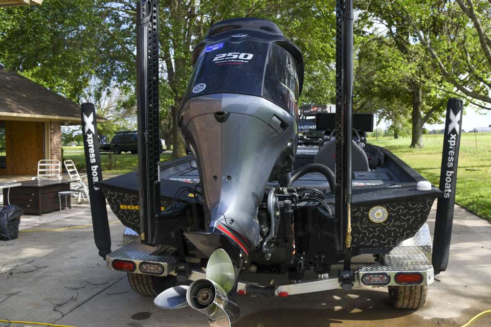 The Xpress X21 Pro is powered by a Yamaha 250 horsepower V6 V MAX SHO outboard. 