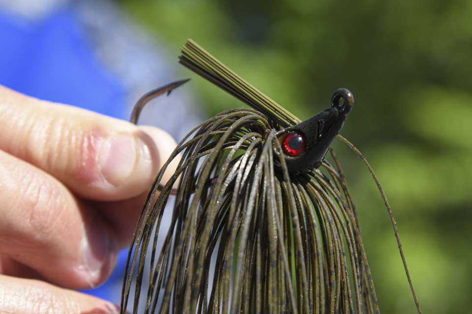 <b>Tech feature:</b> The triangle shaped head and a line tie below the wide gap hook enable better hookup ratios. The line tie is also parallel with the hook shank for a better action. 
