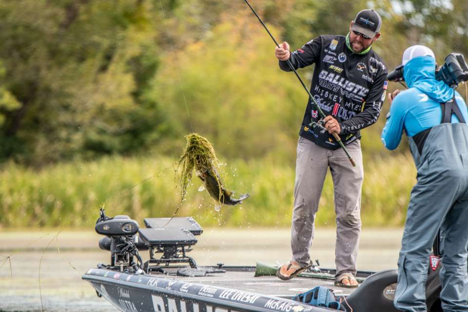 We sat down with Bassmaster Elite Series pro Lee Livesay, and he took us through his top 10 fall lures for Lake Fork and Sam Rayburn. Livesay guides on Lake Fork when he is not touring the country competing on the Bassmaster Elite Series.