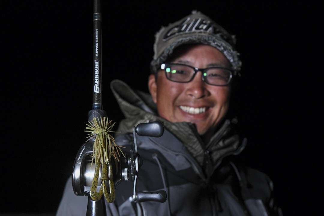 Matsushita used a 3/8-ounce Deps Clinghead Jig with a 3.5-inch Deps Barbute trailer. 
