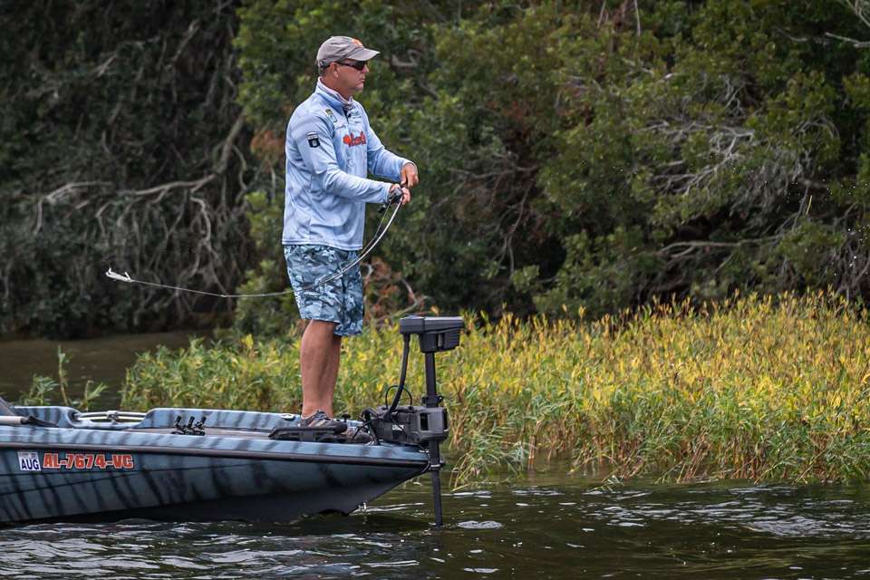 Throwing a swimbait, and especially a big swimbait, can seem intimidating at times. Bassmaster Elite Series pro Steve Kennedy provides the right lures and steps to begin throwing a swimbait. 