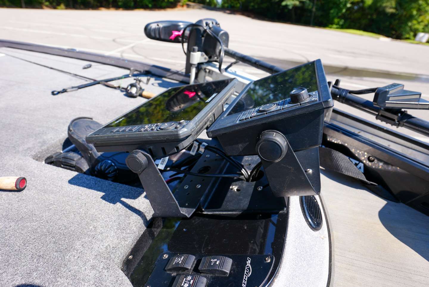 The bow of the boat is home to a Garmin GPSMAP 1022 as well as a Lowrance HDS 12 Live. 