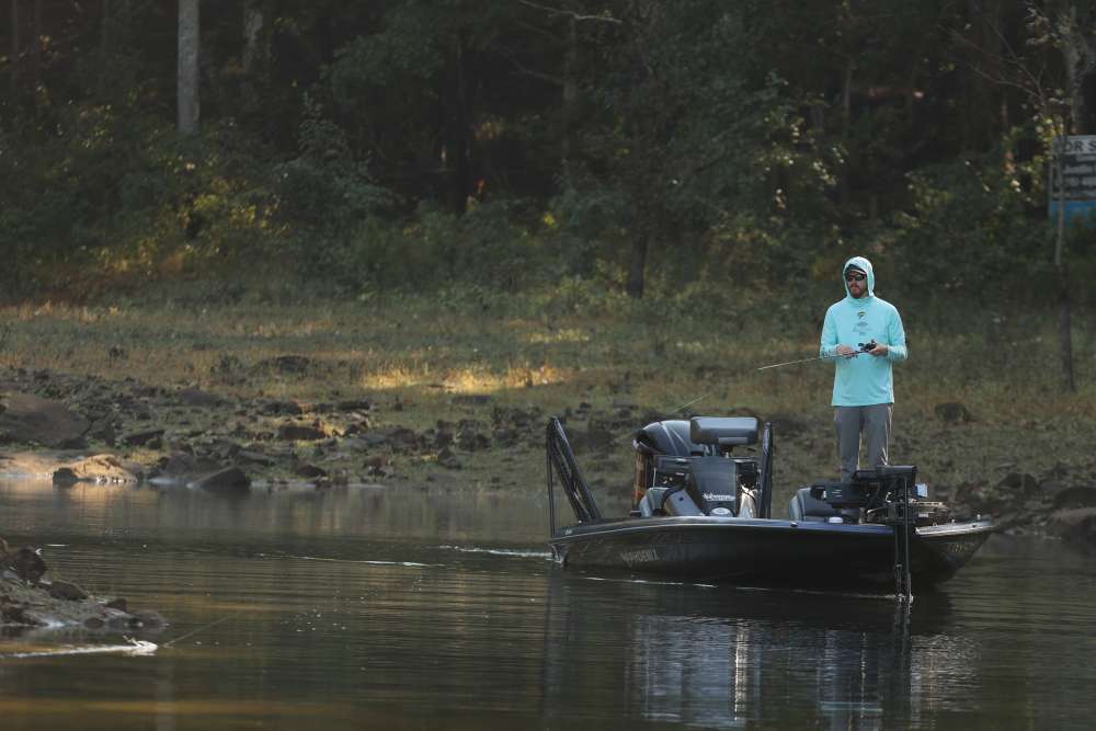 <b>Tom Frink (6th; 27-8)</b><br> 
Frink covered as much shallow water as possible with a buzzbait to make the final day cut. 