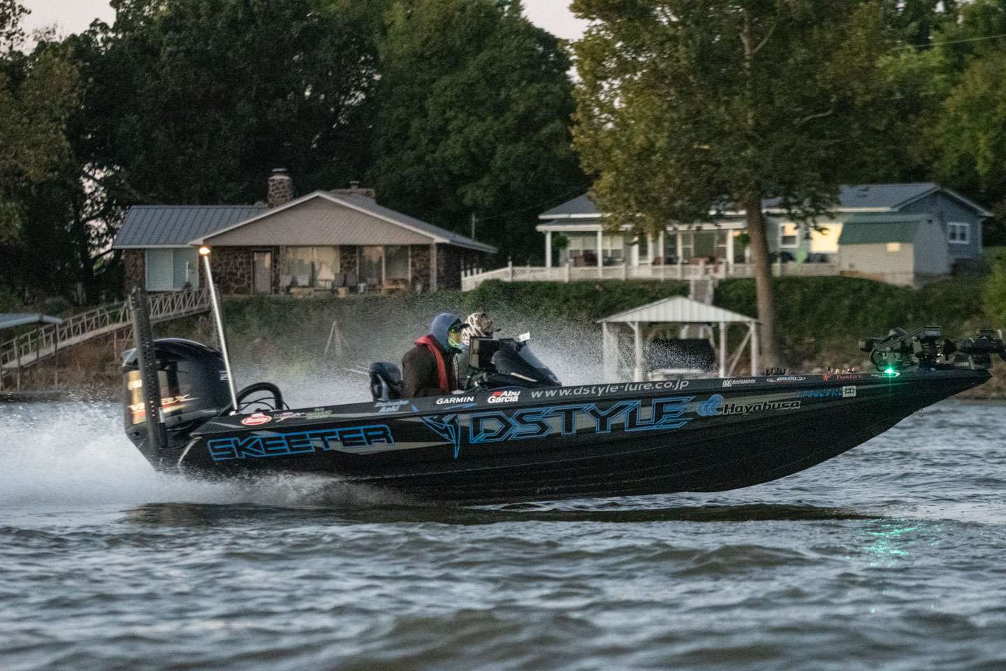 Watch the Opens anglers blast off into Day 1 of the Basspro.com Bassmaster Open at Grand Lake. 