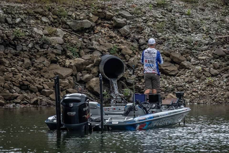 More on the water action from Day 1 of the 2021 Basspro.com Bassmaster Open at Lewis Smith Lake.