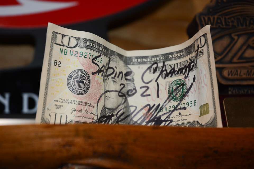 At the 2021 Elite Series stop at the Sabine River, Arey and Scott Martin made a bet, in which the looser had to sign a $10 bill and present it to the winner. Arey bested Martinâs weight in the tournament and won the bet. 