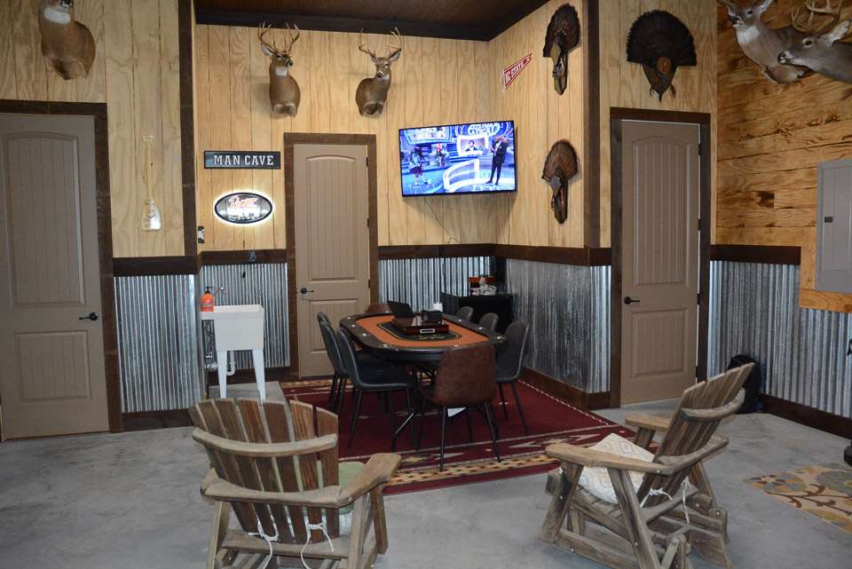 The spread stands out in the man cave for its style and practicality. Play a hand of cards, do some work on the other side of the room. You can do it all here. 