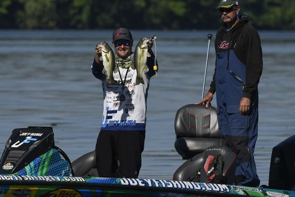 Joey Nania focused on main river bars featuring a mix of grass and stumps. Nania had been using a forage-appropriate bait until a keen observation turned him on to something that gave the bass a different look on Championship Saturday. 
