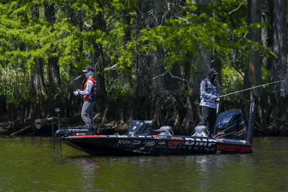 Brandon Palaniuk found an incoming tide best for targeting specific current seams, where largemouth were feeding on large gizzard shad. âYou had to make the exact cast,â he said. âIf you were two feet left or right, you wouldnât get bit.â The Bassmaster Elite Series pro caught the eventâs biggest bag, 22-6, in the final hour on Day 2. On Saturday, he weighed 17-11 for a winning weight of 53-12. 

