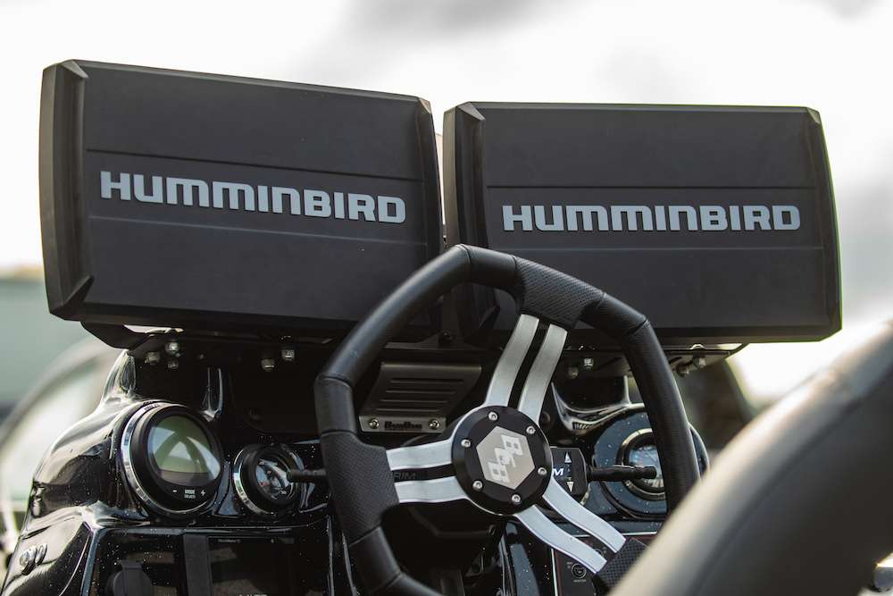 A look at both the units, Humminbird Helix 10s, just like the front. 