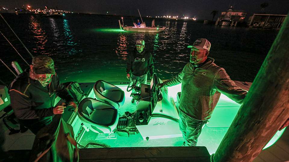 See the team of Travis Land and Nicky Savoie ply the waters of Texas for a sizable two-fish limit during Day 1 of the Yamaha Bassmaster Redfish Cup Championship presented by Skeeter.