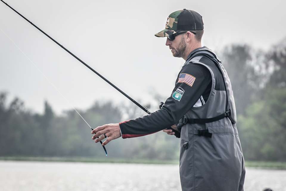 New caught most of his winning weight around isolated lily pads, where he could find beds and spawning bass. Newâs primary lure was a 5-inch Zoom Zlinky, rigged on a 5/0 Berkley Fusion19 Hook, with a pegged 1/8th-ounce tungsten weight. 
