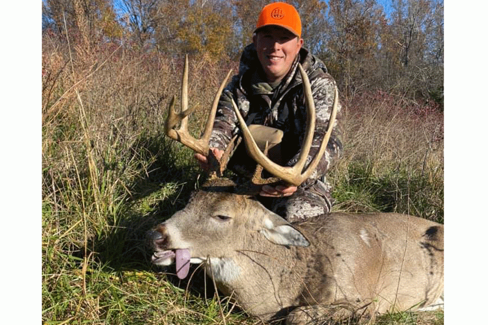 Cody Huff, a former College B.A.S.S. qualifier to the Classic who qualified for the Elites through the Basspro.com Opens this year, tagged out in Missouri with an old bruiser in mid-November. My, what tines you have!