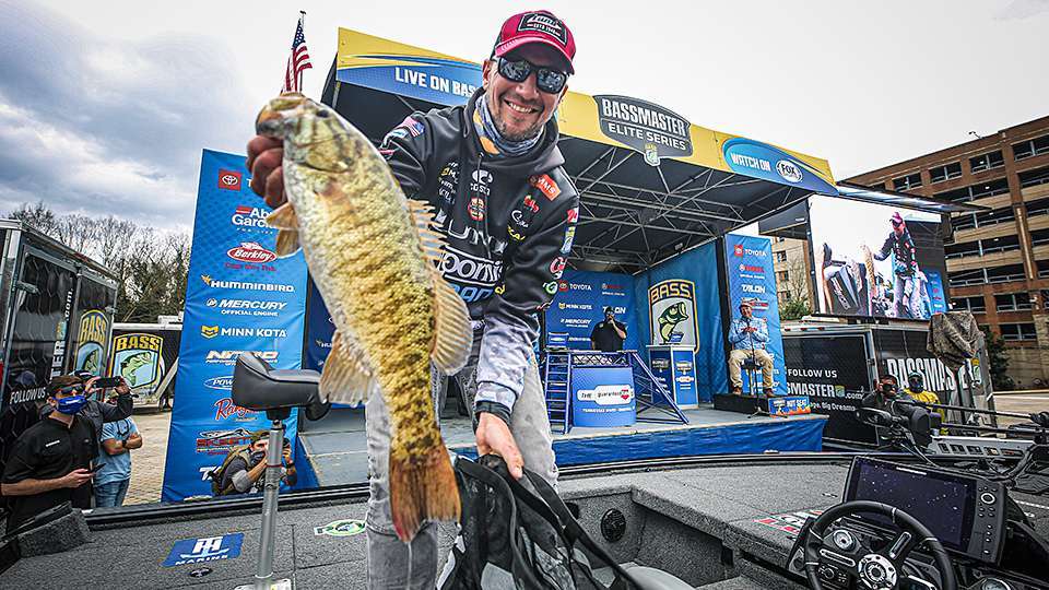 Gussy never let up, posting a wire-to-wire victory in dominating fashion, as most other anglers targeted early-season transitional largemouth on the Tennessee River. Gussyâs winning weight was 63 pounds in the mid-February tournament. 

