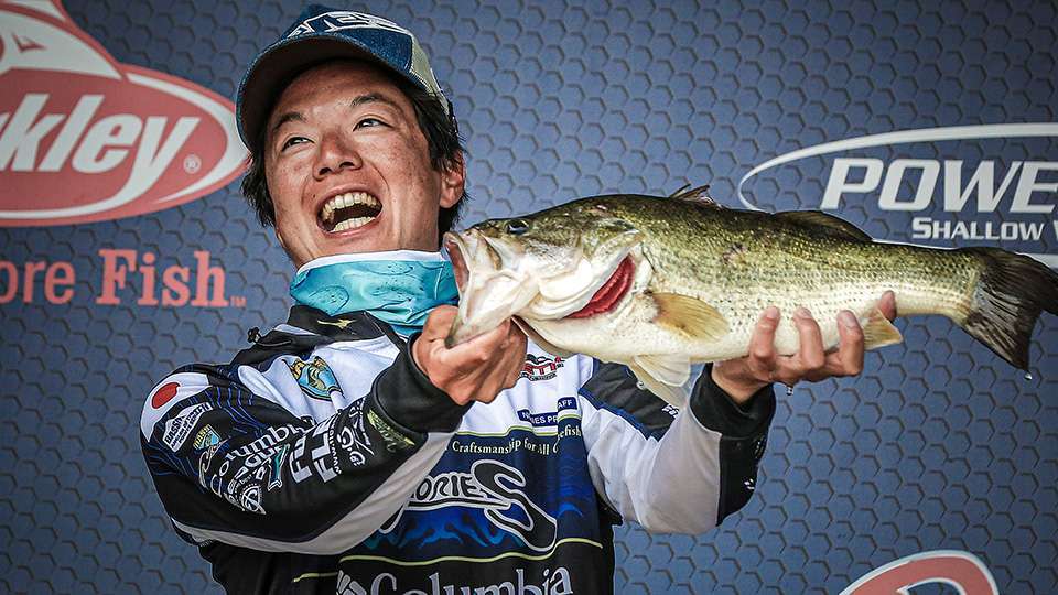 Second-year Elite Takumi Ito of Japan had the Phoenix Boats Big Bass the next two days, a 4-10 that gave him Day 3âs largest bag at 12-4, then a 3-7 on a stingier Championship Sunday. With 11-1 to total 40-12, Ito posted his top Elite finish of third, at least for the time being. It also moved him from 60th to 37th in the Angler of the Year standings.