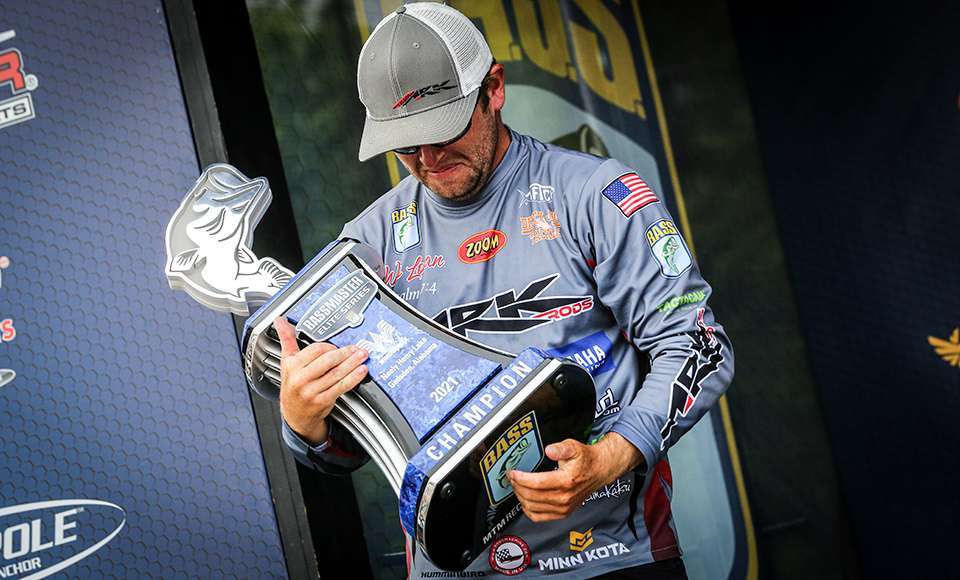 Wes Logan, the winner with 57-9, used lures to catch bass during a shad spawn, and out of willows along current breaks in the river-run lake. 
