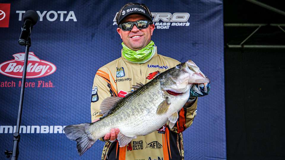 Clifford Pirch started 90th with a small limit and was suffering through the second day before he felt this lunker tug on his line. The 9-13, almost half his 21-15 limit, put him inside the cut. He had one of the 16 bags topping 20 pounds. Pirchâs lunker was the Phoenix Boats Big Bass of the day, event and year.