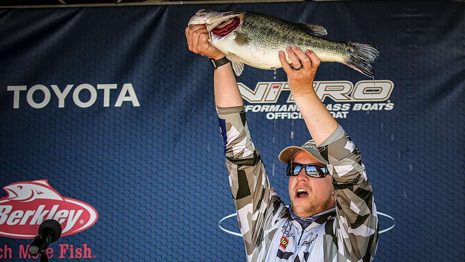 Walters landed this over, a 9-5 to take the dayâs big bass award, and he added a 5-1, 5-14 and 6-5 to build a limit weighing 31-3 and earn another Century Belt with 102-5. Waltersâ second Century Belt puts him second to Steve Kennedy (three) on the active list of 11 current Elites who have topped 100 pounds. At one point, Walters stood within a pound and half of Livesay and threatened to score back-to-back victories on Fork. âItâs a little deflating catching 31 poundsâ and not winning, Walters said. âIf youâre going to get beat on Lake Fork, it has to be 40 pounds. Big hats off to Lee, he is the man.â 