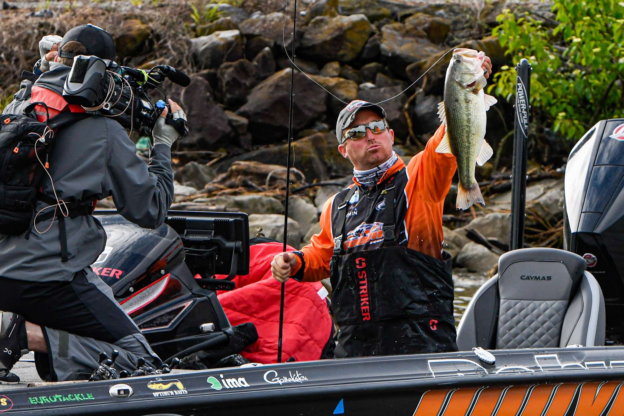 Paul Mueller was in the hunt all week. With two bags of 15-3, the two-time Elite champion held the lead heading into Day 3. He trailed the leader by 1-2 entering Championship Monday, but he caught only 13-13 to finish second. There was some consolation that his 6-6 took Phoenix Boats Big Bass honors and its $1,000 bonus.