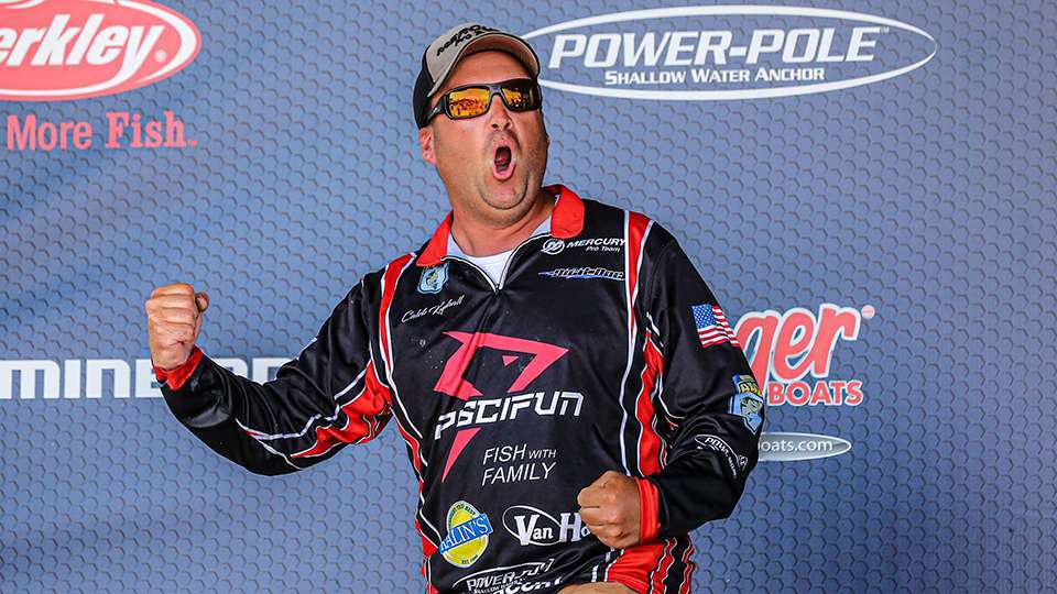 Kuphall started slowly on Day 4 but he was never threatened and increased his lead with a bag of 19-1. It was the biggest limit of the day and included his second big bass at 4-14. For the event, Kuphall totaled 85-14 to score the second-most lopsided victory in Elite history. Kuphall won by 17-14 in becoming the first angler from Wisconsin to win an Elite.