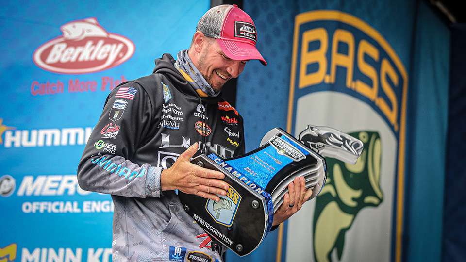 Canadian standout Jeff âGussyâ Gustafson earned his first Bassmaster Elite Series trophy in late February when he won the Guaranteed Rate Bassmaster Elite on the Tennessee River.