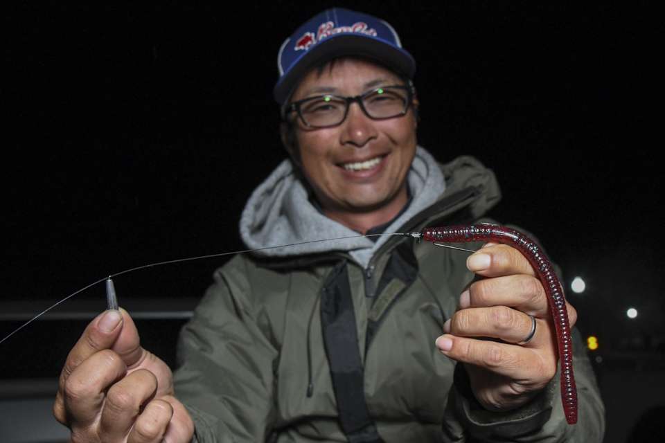 He also used a Zoom Magnum Trick Worm, on a 4/0 Owner Hook with a 3/16-ounce weight. Matsushita described the setup as a free rig, with a cylinder-shaped sinker hanging perpendicular to the line, and a bobber stop to keep the weight within a limited range.  