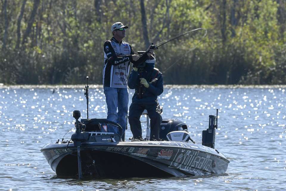 While Mullins put a quick limit in the boat by switching from cranking to bouncing a plastic off the bottom, Hanselman stuck with cranking.