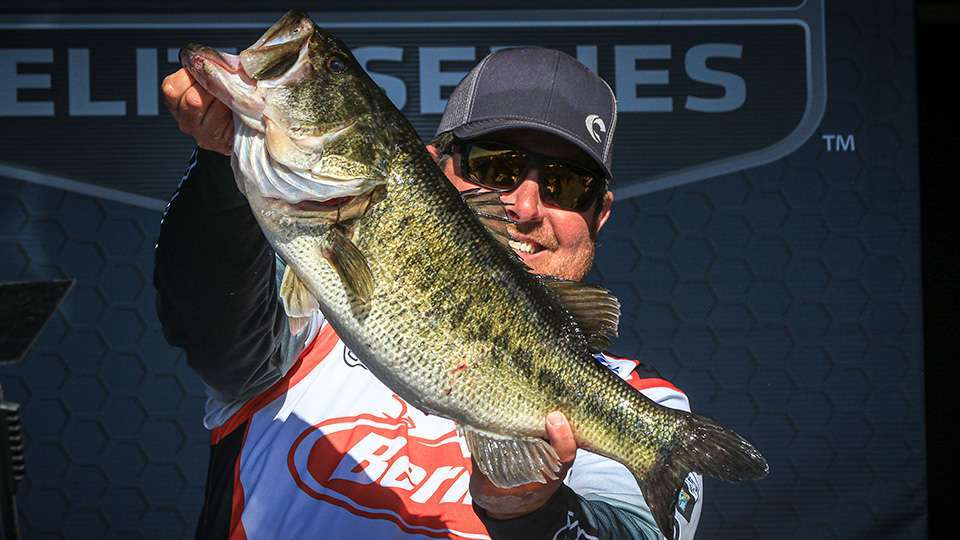 Cox’s 11-0 won the Day 3 and overall Phoenix Boat Big Bass bonuses totaling $2,000. Both his and Pirch’s fish gave the anglers two of the eight 20-plus-pound bags on Saturday and pushed them into the Top 10. Pirch totaled 22-9 to jump 20 spots, and Cox’s 23-1 moved him from 21st to fourth, and he wound up finishing seventh.
