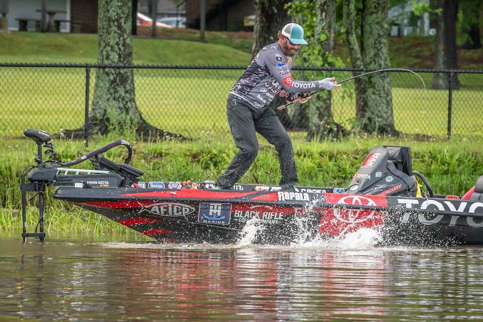 

<h4>Gerald Swindle (13-1)</h4>
<p><b>Guntersville, Alabama</b><br />
Those of us who remember Gerald Swindle as a young, lanky huckster might find it hard to believe he’s fishing his 19th career Classic. But the two-time Bassmaster Angler of the Year (2004 and 2016) is the field’s elder statesman in terms of experience. In his 18 previous trips, Swindle finished as high as third place during the 2005 event at Three Rivers in Pittsburgh. During that event, he had the winning fish on three times during the latter stages only to see it break water and throw his hook. His three Hartwell Classic trips produced finishes of 21st, 27th and 10th.<br />
” class=”wp-image-567941″ width=”960″ height=”640″/><figcaption>
<h4>Gerald Swindle (13-1)</h4>
<p><b>Guntersville, Alabama</b><br />
Those of us who remember Gerald Swindle as a young, lanky huckster might find it hard to believe he’s fishing his 19th career Classic. But the two-time Bassmaster Angler of the Year (2004 and 2016) is the field’s elder statesman in terms of experience. In his 18 previous trips, Swindle finished as high as third place during the 2005 event at Three Rivers in Pittsburgh. During that event, he had the winning fish on three times during the latter stages only to see it break water and throw his hook. His three Hartwell Classic trips produced finishes of 21st, 27th and 10th.<br />
</figcaption></figure>
<figure class=