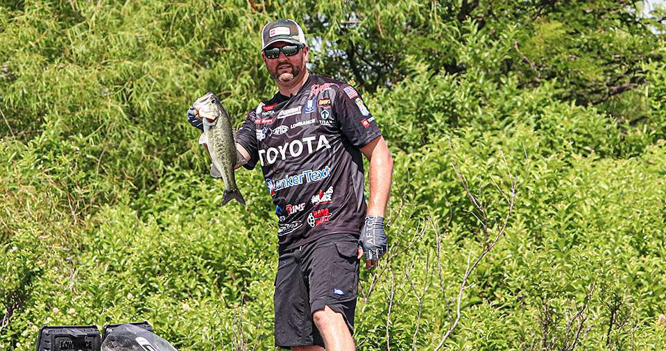 

<h4>Matt Arey (22-1)</h4>
<p><b>Shelby, North Carolina</b><br />
Arey has to be fueled by his near miss at last year’s Classic when he had the potential winning fish on during the waning moments at Ray Roberts — and though one of his usual running mates, Scott Canterbury, didn’t make this year’s field, he has a strong relationship with other competitors who know the lake well. He finished 29th at the 2019 Hartwell Elite, but he did have one Top 10 at Hartwell during his time with FLW.<br />
” class=”wp-image-567952″ width=”960″ height=”506″/><figcaption>
<h4>Matt Arey (22-1)</h4>
<p><b>Shelby, North Carolina</b><br />
Arey has to be fueled by his near miss at last year’s Classic when he had the potential winning fish on during the waning moments at Ray Roberts — and though one of his usual running mates, Scott Canterbury, didn’t make this year’s field, he has a strong relationship with other competitors who know the lake well. He finished 29th at the 2019 Hartwell Elite, but he did have one Top 10 at Hartwell during his time with FLW.<br />
</figcaption></figure>
<div class=