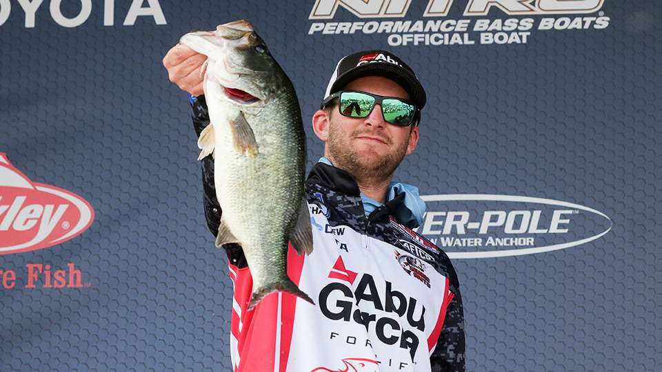 

<h4>Shane LeHew (35-1)</h4>
<p><b>Catawba, North Carolina</b><br />
LeHew had a solid 2021 Elite Series season, earning $10,000 checks at all but three events. He’ll be fishing his third-straight Classic after finishing 28th in 2020 and 53rd in 2021. His career-best Elite Series finish was a fifth-place showing in 2019 at Hartwell.<br />
” class=”wp-image-567961″ width=”960″ height=”540″/><figcaption>
<h4>Shane LeHew (35-1)</h4>
<p><b>Catawba, North Carolina</b><br />
LeHew had a solid 2021 Elite Series season, earning $10,000 checks at all but three events. He’ll be fishing his third-straight Classic after finishing 28th in 2020 and 53rd in 2021. His career-best Elite Series finish was a fifth-place showing in 2019 at Hartwell.<br />
</figcaption></figure>
<div class=