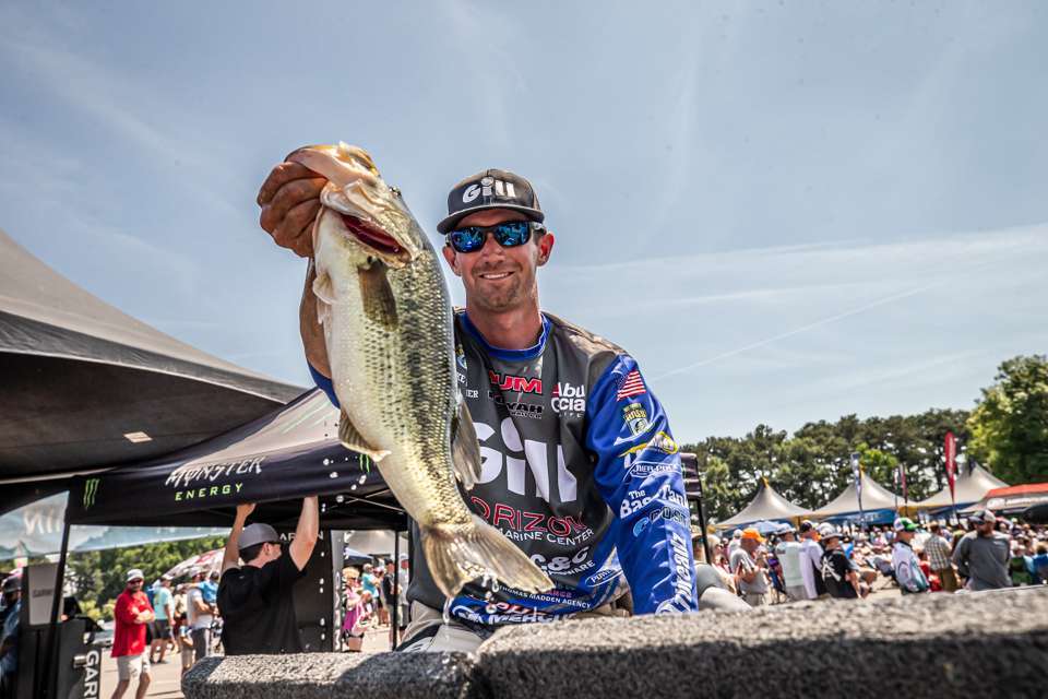 

<h4>Luke Palmer (40-1)</h4>
<p><b>Coalgate, Oklahoma</b><br />
Palmer is making his third-straight appearance in the Super Bowl of Professional Bass Fishing, having finished 15th in 2020 and 28th in 2021. When the Elites visited Hartwell in 2019, he finished a respectable 33rd. He has six Top 10s with B.A.S.S., including a career-best third-place finish at the 2020 Bassmaster Elite on Guntersville.<br />
” class=”wp-image-567965″ width=”960″ height=”640″/><figcaption>
<h4>Luke Palmer (40-1)</h4>
<p><b>Coalgate, Oklahoma</b><br />
Palmer is making his third-straight appearance in the Super Bowl of Professional Bass Fishing, having finished 15th in 2020 and 28th in 2021. When the Elites visited Hartwell in 2019, he finished a respectable 33rd. He has six Top 10s with B.A.S.S., including a career-best third-place finish at the 2020 Bassmaster Elite on Guntersville.<br />
</figcaption></figure>
<figure class=