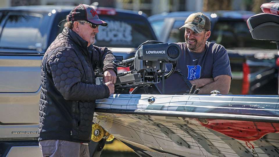 There’s always catching up to do with fellow competitors after the off season. David Fritts and David Mullins spent a few minutes visiting before the anglers meeting. 