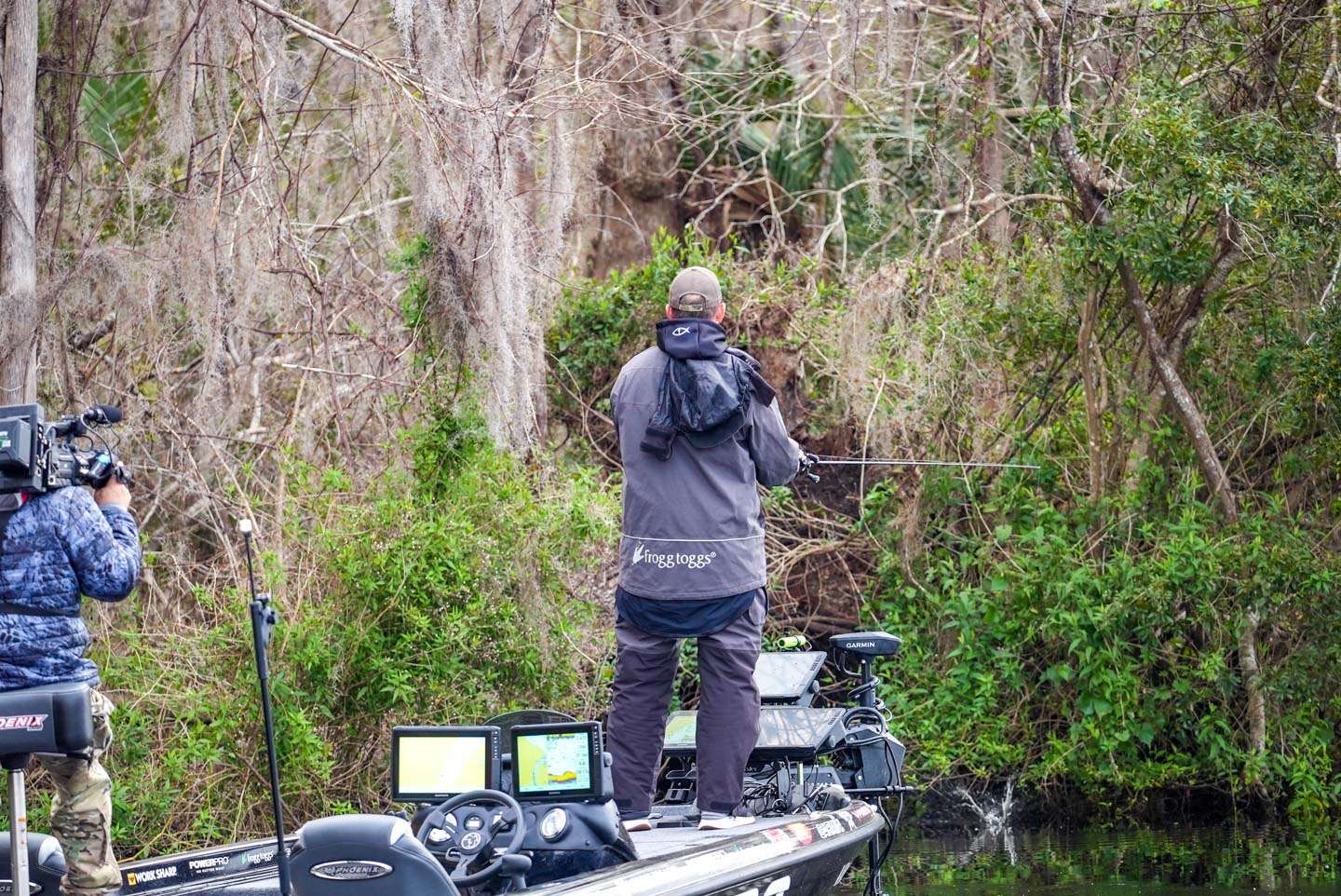 Mullins relied heavily on a vibrating jig early on Day 3. He was making pinpoint casts and skipping the bait under overhangs and any other tight areas. 