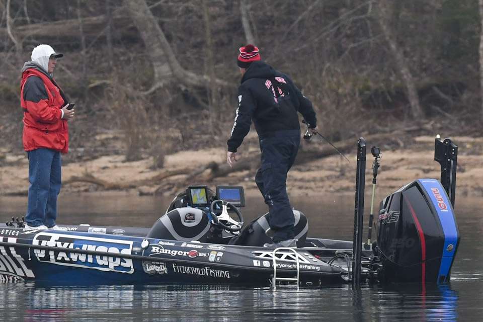  Unfortunately, the fish came unzipped. “I just lost a 4- to 5-pounder,” Schmitt lamented. “There’s a lot of them in here; I don’t know why they won’t bite.”
