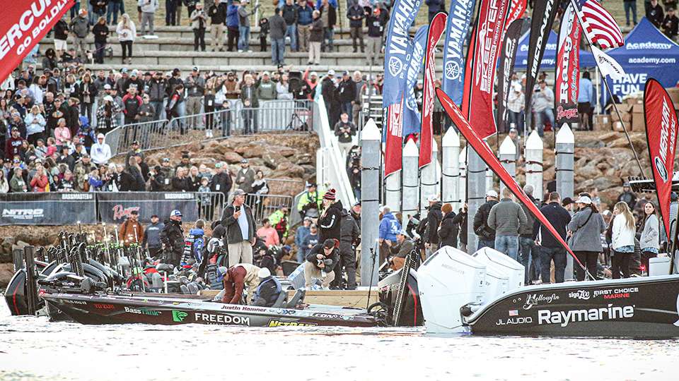 See the Classic anglers run and gun to their starting spots on Day 1 of the 2022 Academy Sports + Outdoors Bassmaster Classic presented by Huk!