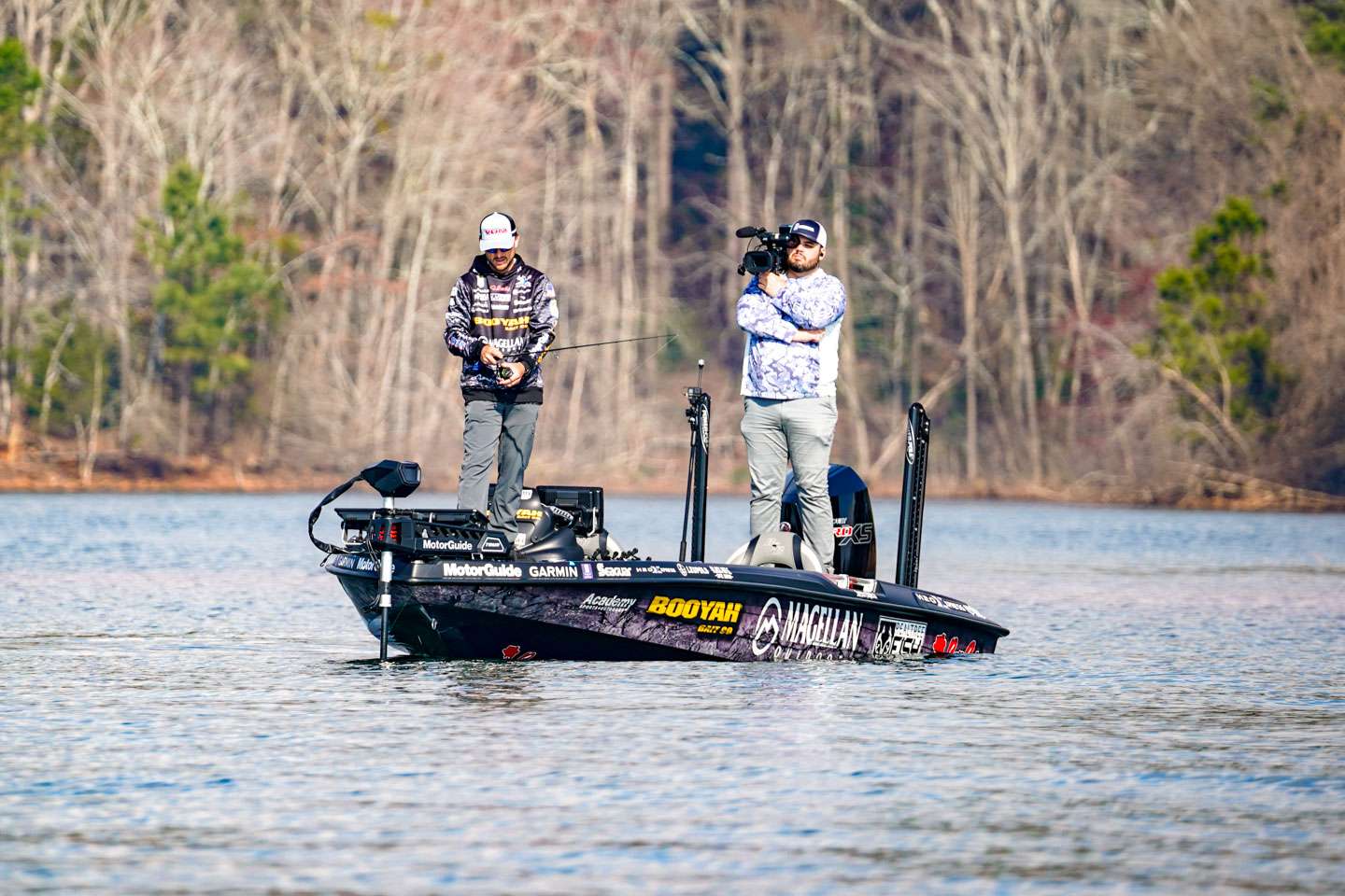 After a solid morning, the Arkansas pro bounced around from one main-lake point to another. 