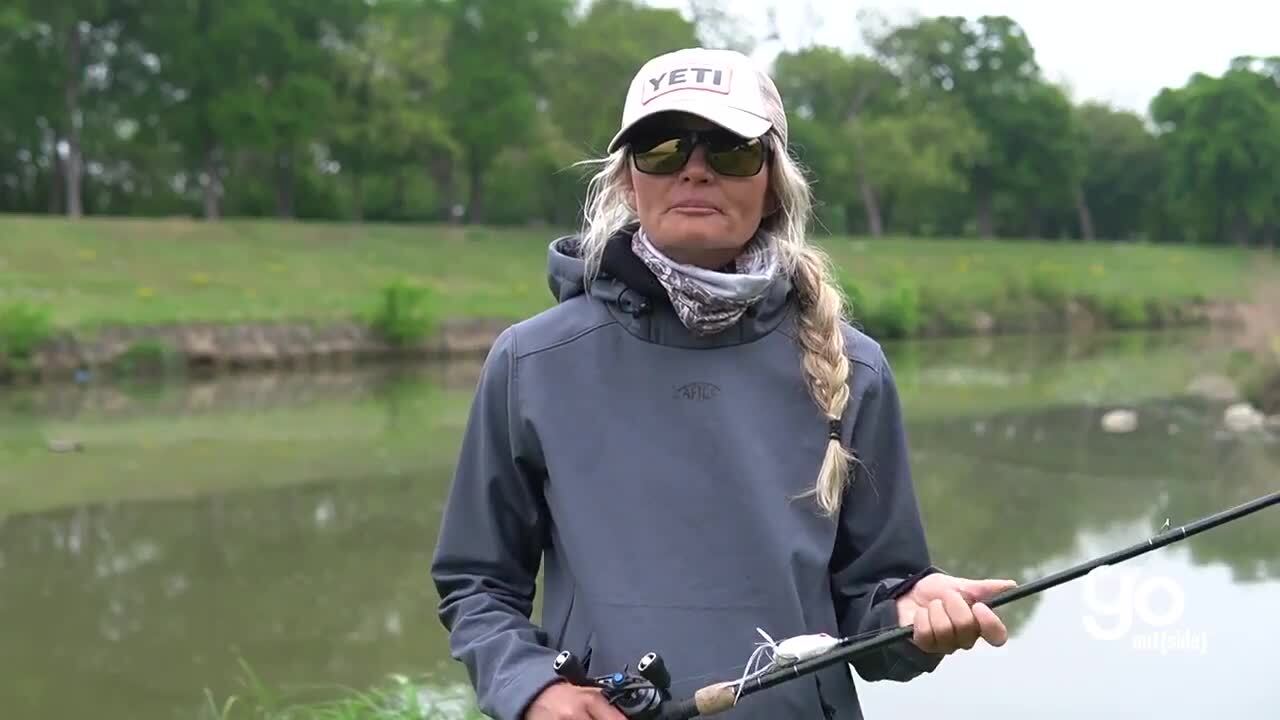 How to set the hook with Kristine Fischer - Bassmaster