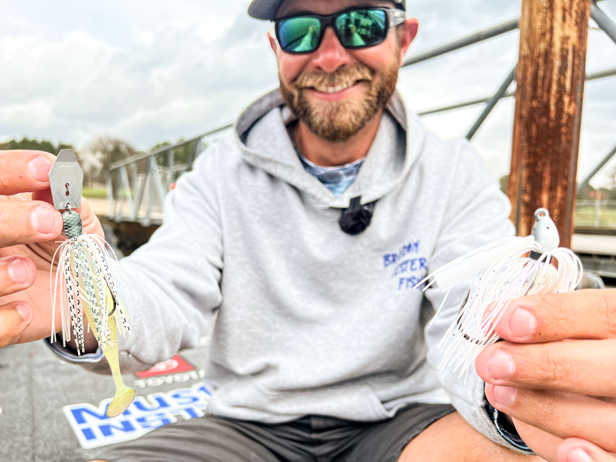 Bladed jigs vs. swim jigs with Lester Bassmaster